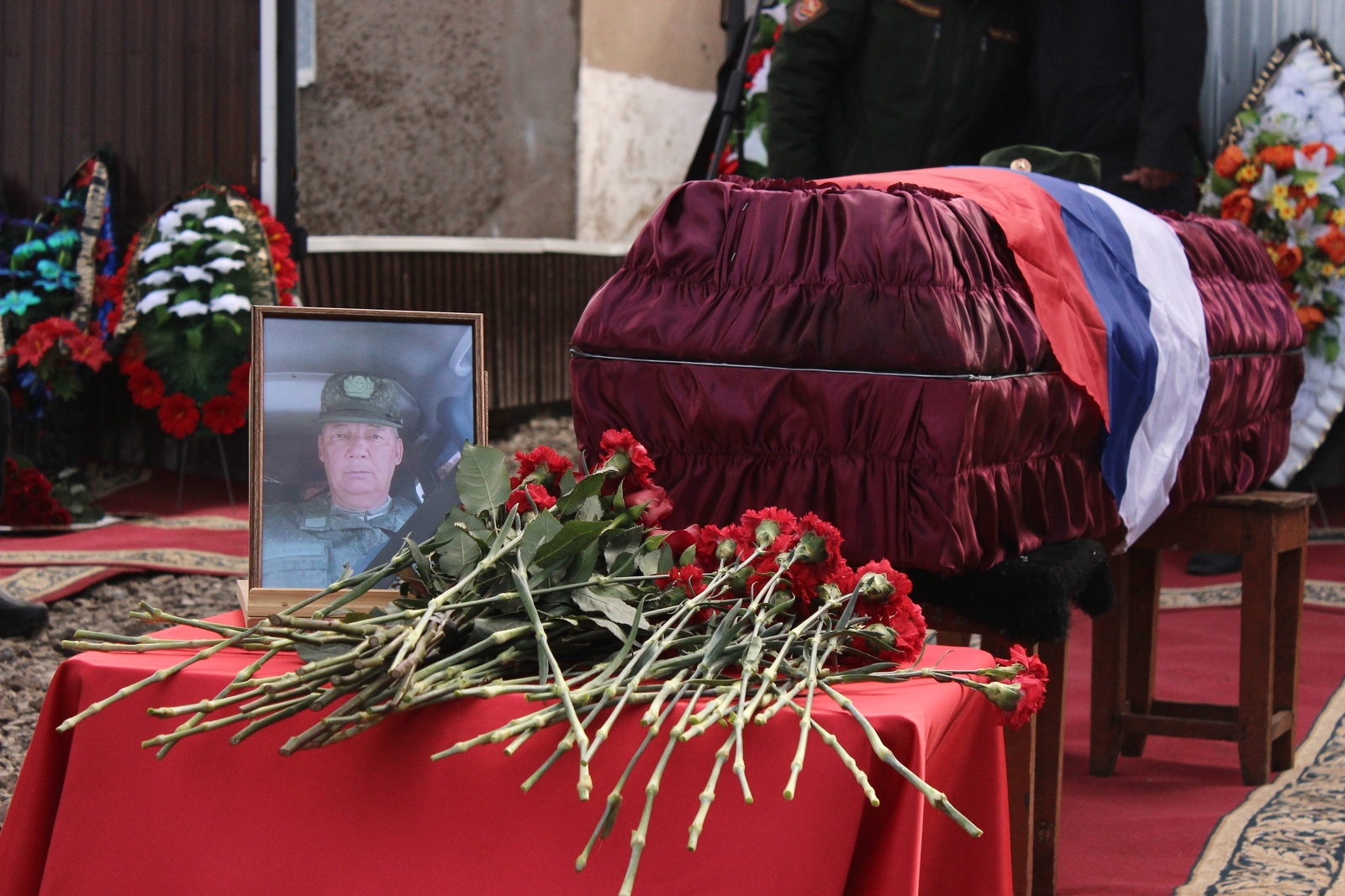 В Стерлитамакском районе простились с погибшим в зоне СВО Фаязом Курмашевым