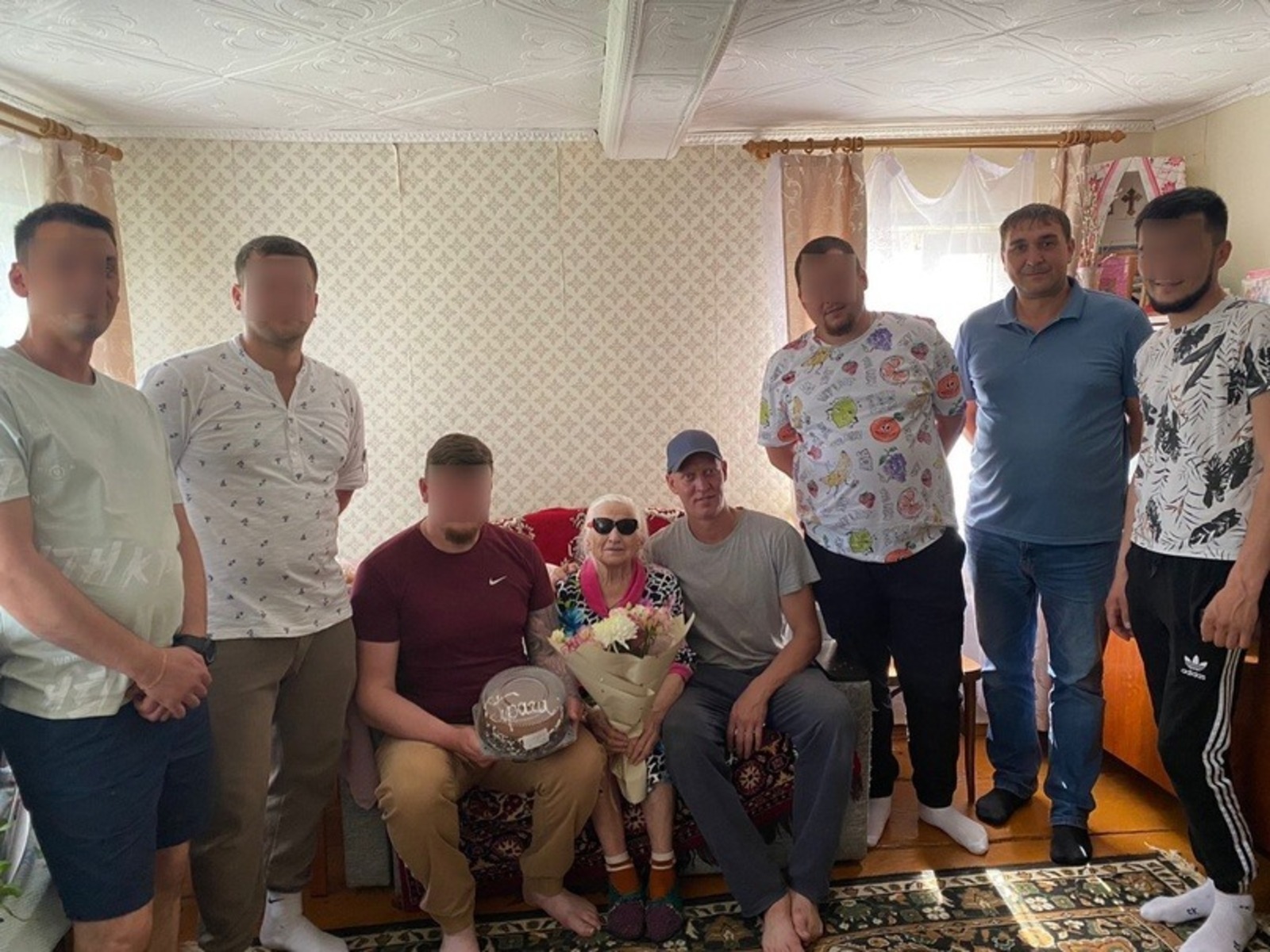 Бойцы СВО из Башкирии нанесли визит пенсионерке, отправившей им свой УАЗ
