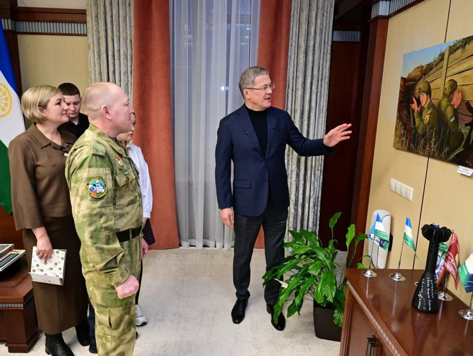 Радий Хабиров встретился с семьёй бойца СВО