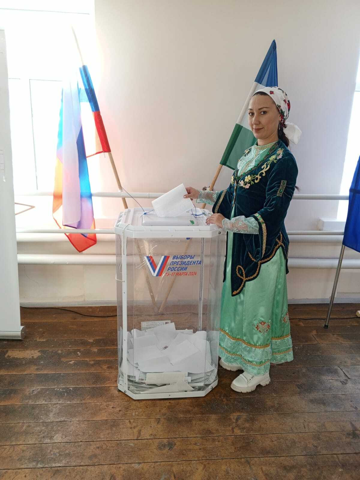 Жители Стерлитамакского района голосуют в национальных костюмах