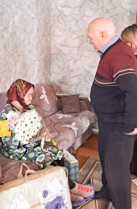 В Стерлитамакском районе отметили 90-летний юбилей Людмилы Михайловны Комисарчук