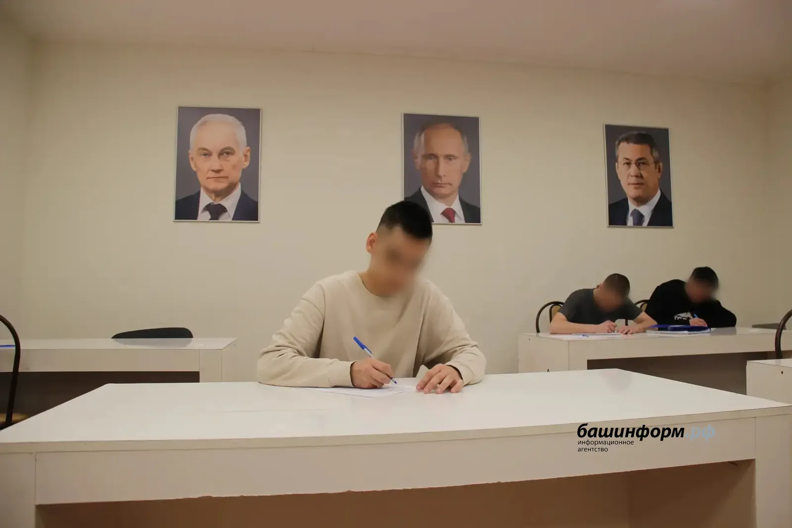 Молодые жители Башкирии подписывают контракты для службы в войсках БПЛА