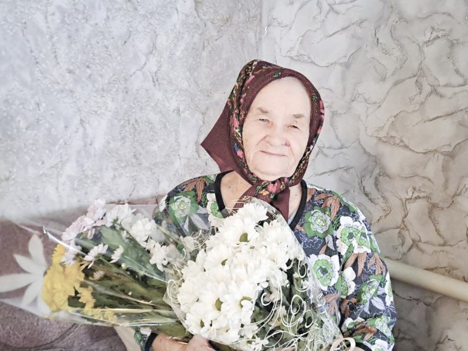 В Стерлитамакском районе отметили 90-летний юбилей Людмилы Михайловны Комисарчук