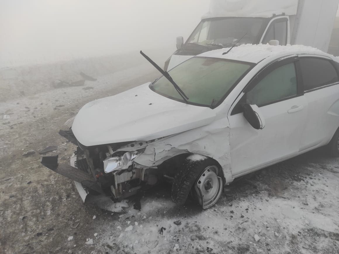 В Стерлитамакском районе из-за сильного тумана столкнулись четыре автомобиля