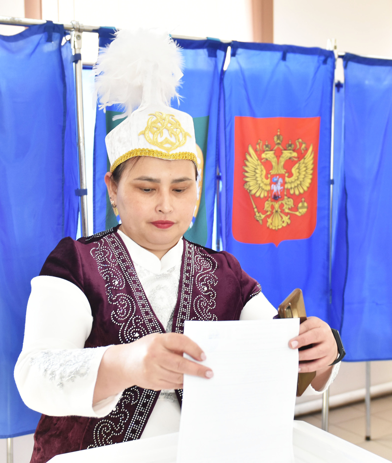 Жители Стерлитамакского района голосуют в национальных костюмах