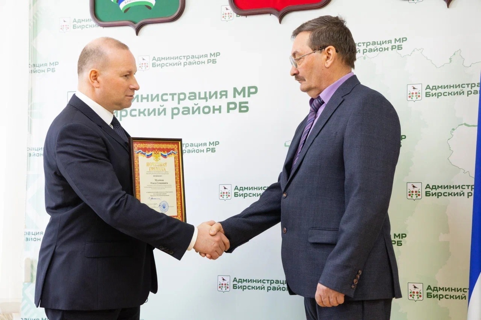 В Башкирии наградили члена УИК за пресечение провокации на выборах