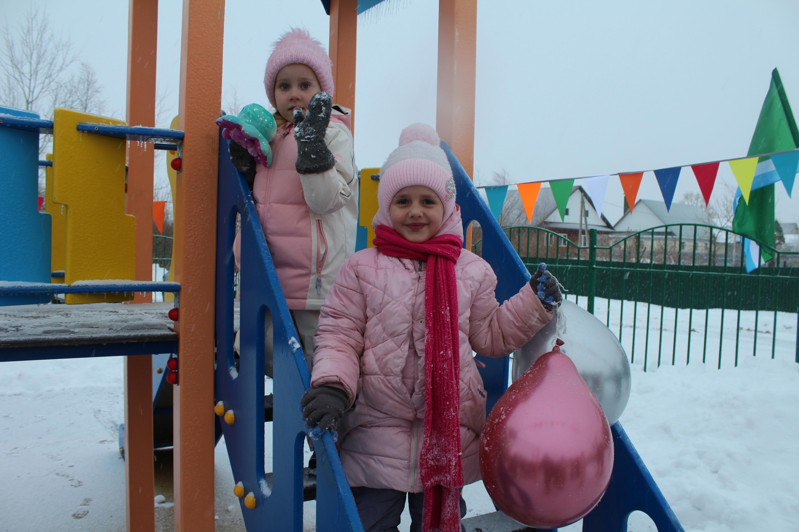 В Кантюковке открылась детская площадка
