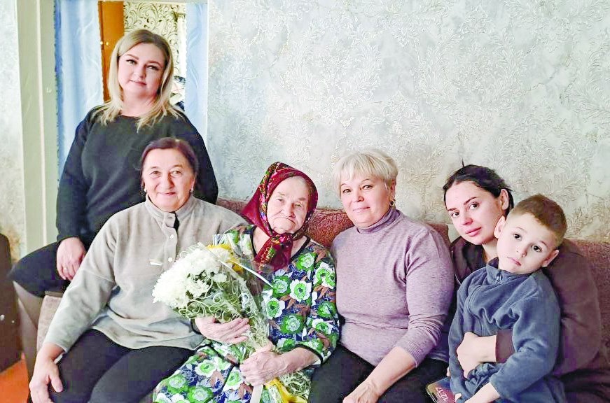 В Стерлитамакском районе отметили 90-летний юбилей Людмилы Михайловны Комисарчук