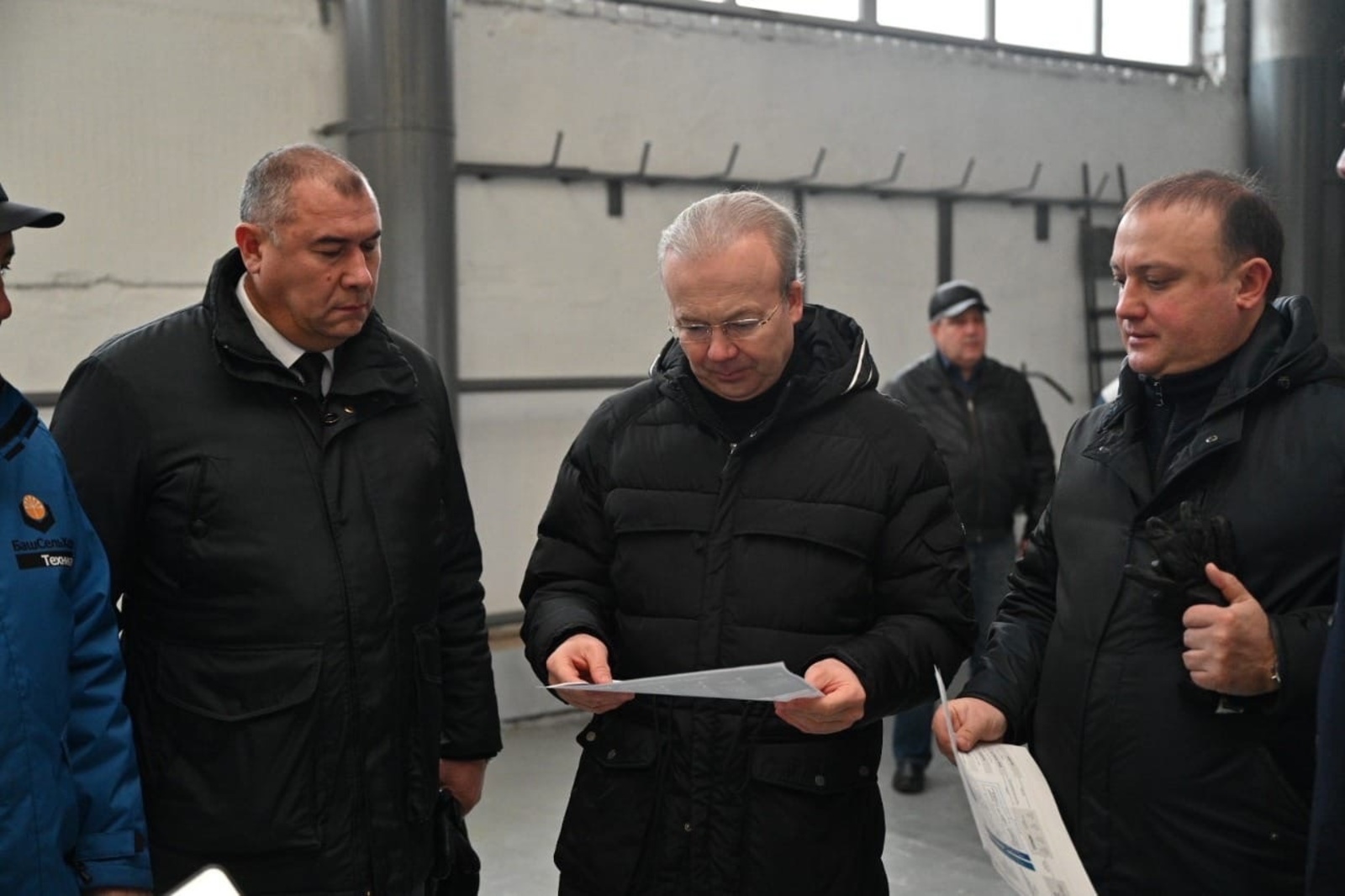 Премьер-министр Башкирии Андрей Назаров проинспектировал работу Единого логистического центра, созданного для поддержки мобилизованных земляков-участников СВО