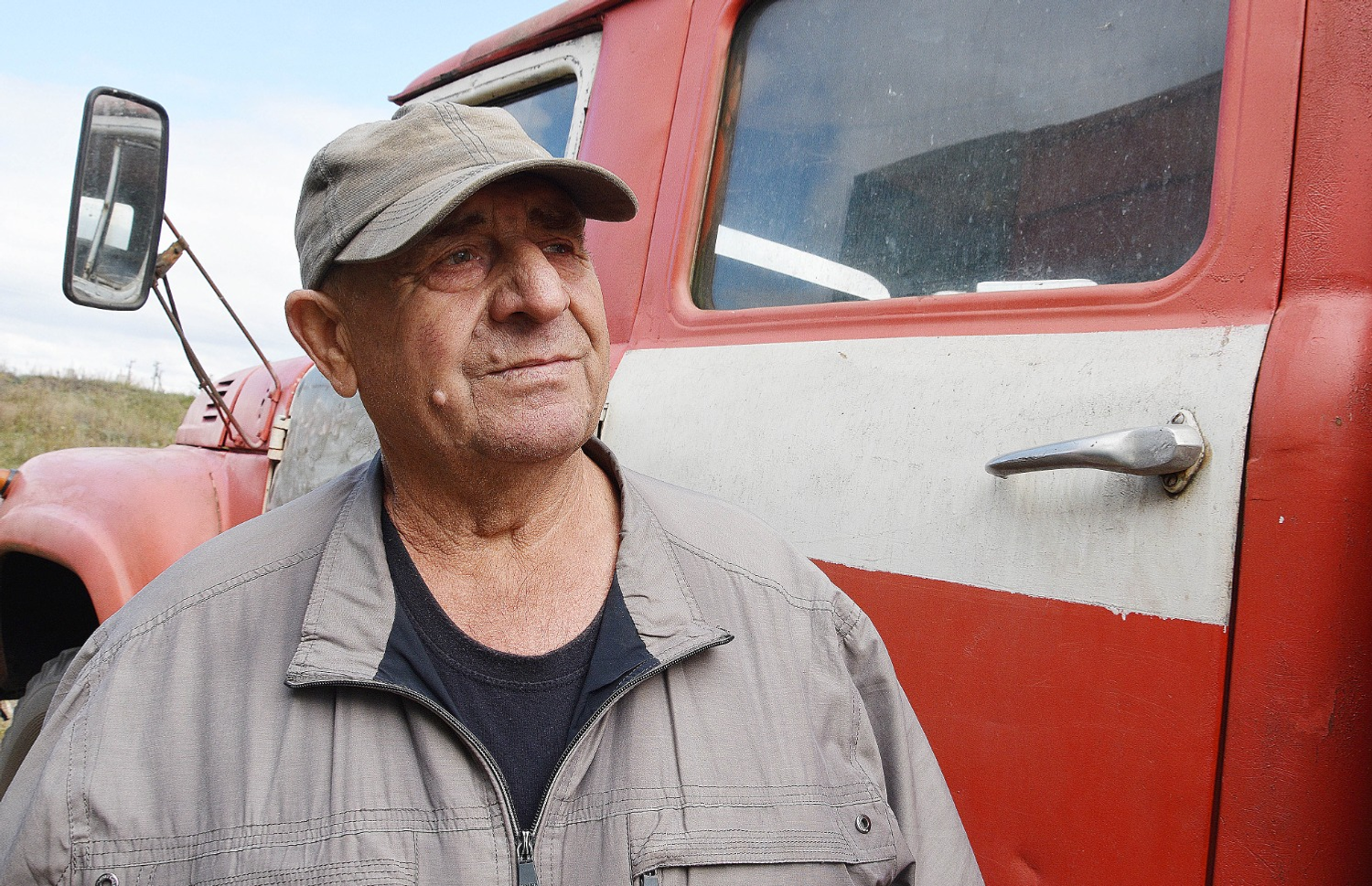 Опытный водитель, ветеран Анатолий Пластовец