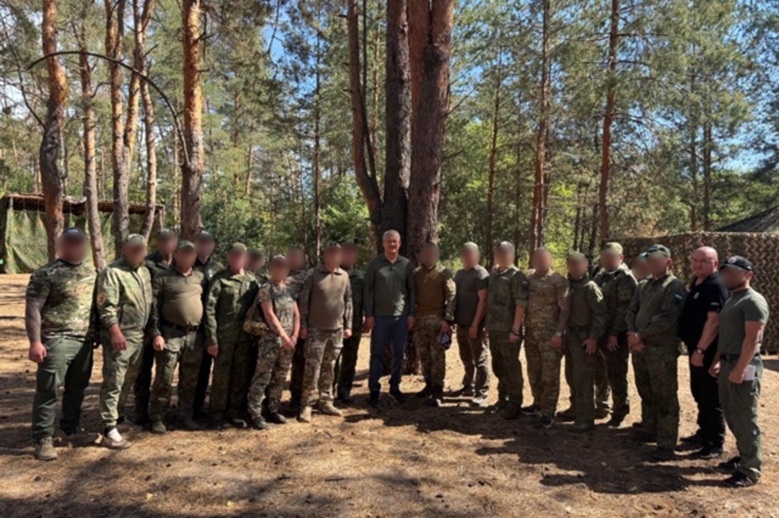 Радий Хабиров провел встречу с военнослужащими полка «Башкортостан» в зоне СВО