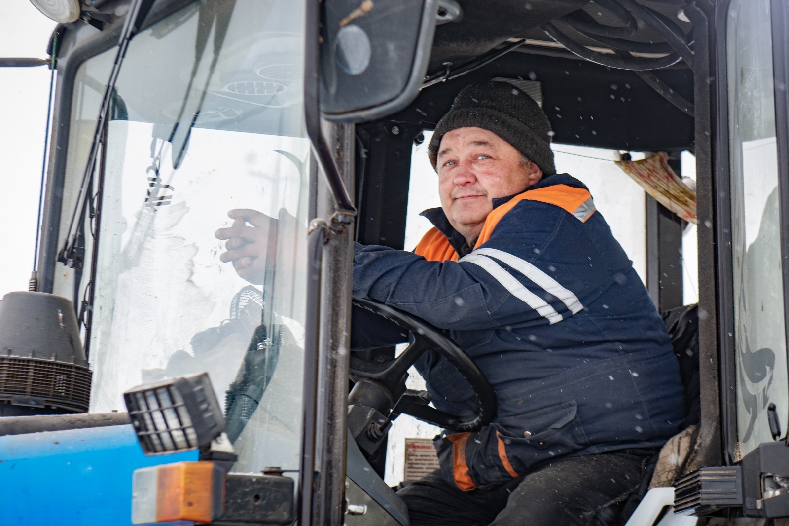 Добрый кормилец бурёнок Николай Бормисов