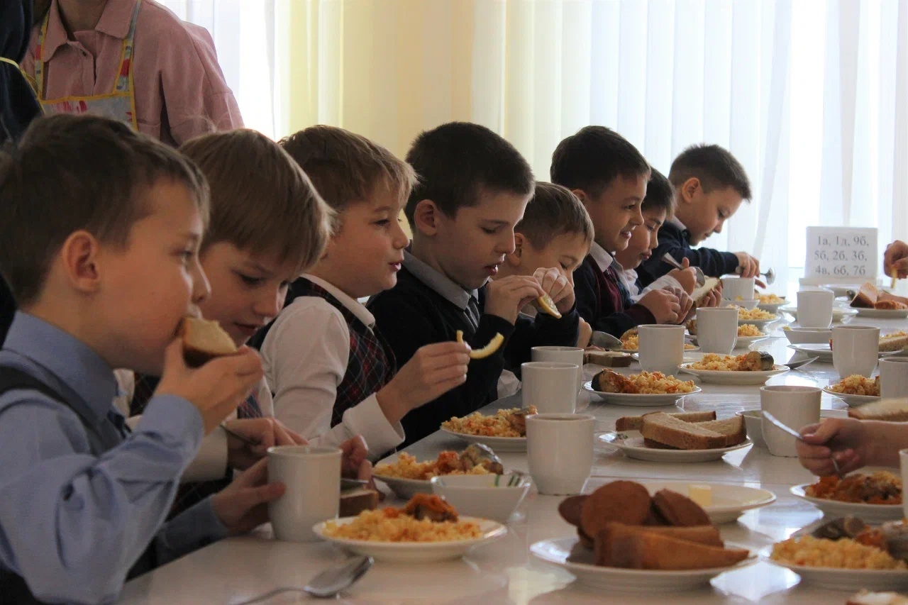 Глава Стерлитамакского района проверил качество школьного питания
