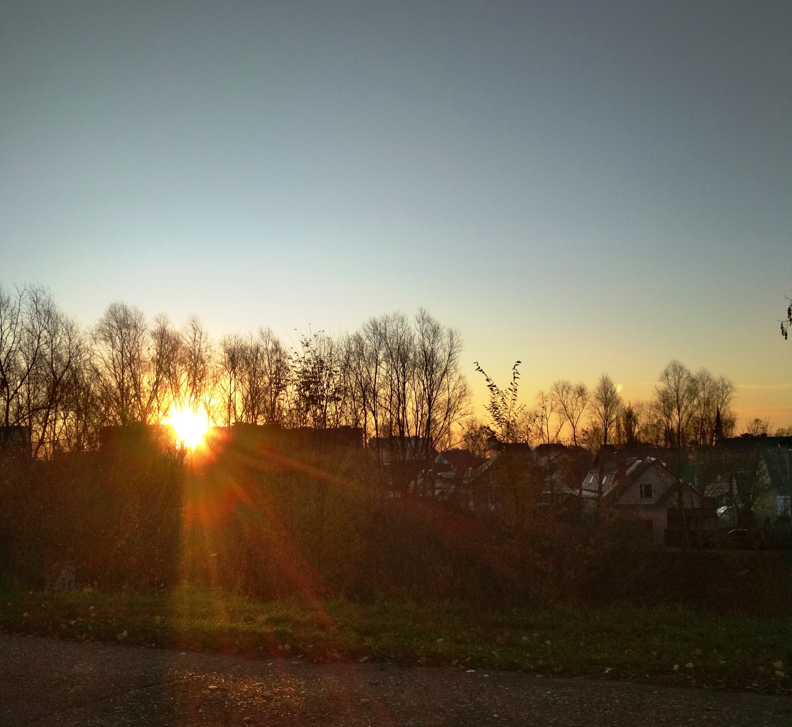 Тау артында кояш бар