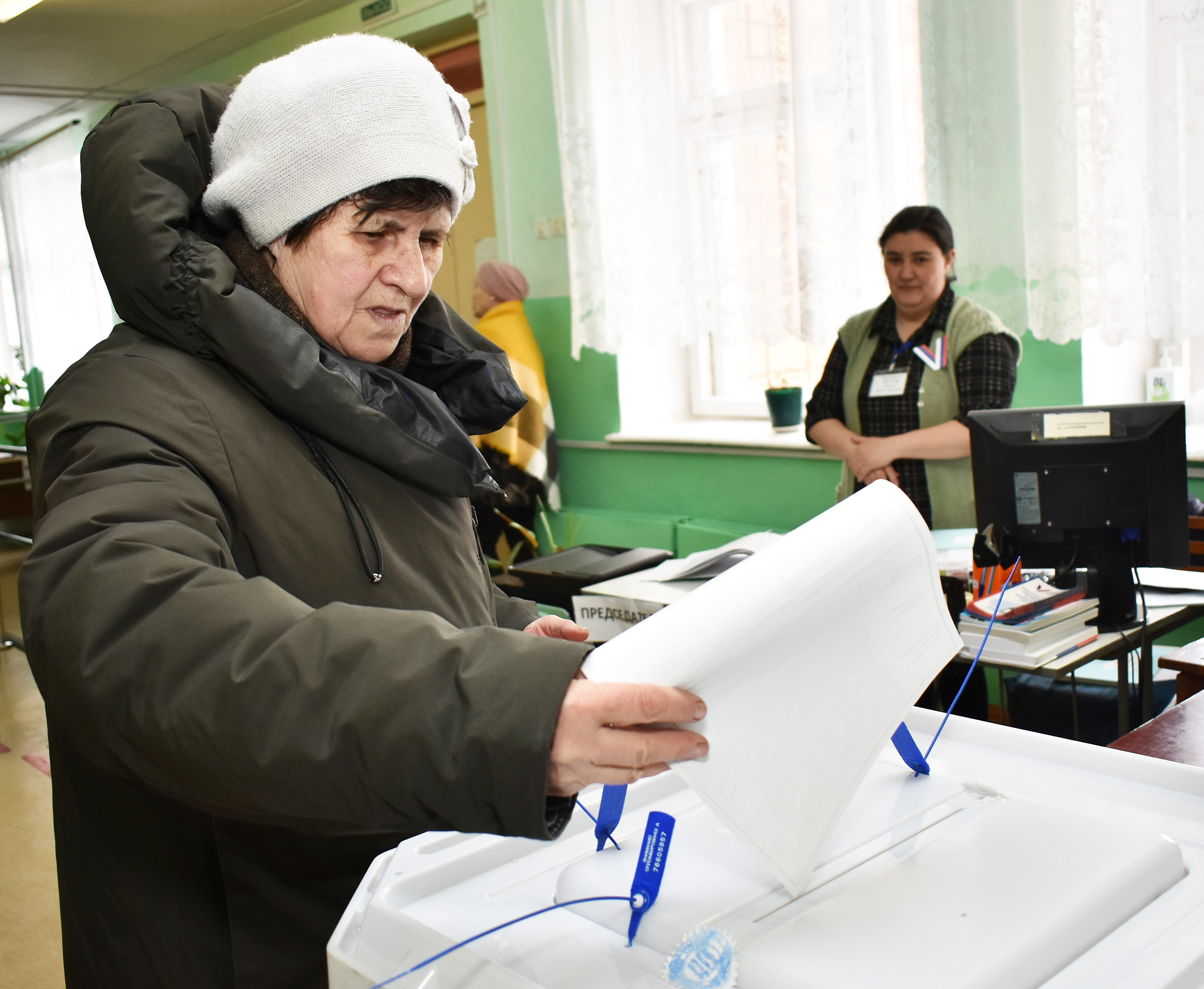 Жители деревни Талалаевка голосуют и отмечают Масленицу