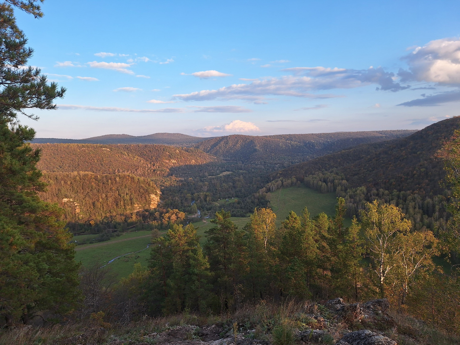 Тау артында кояш бар