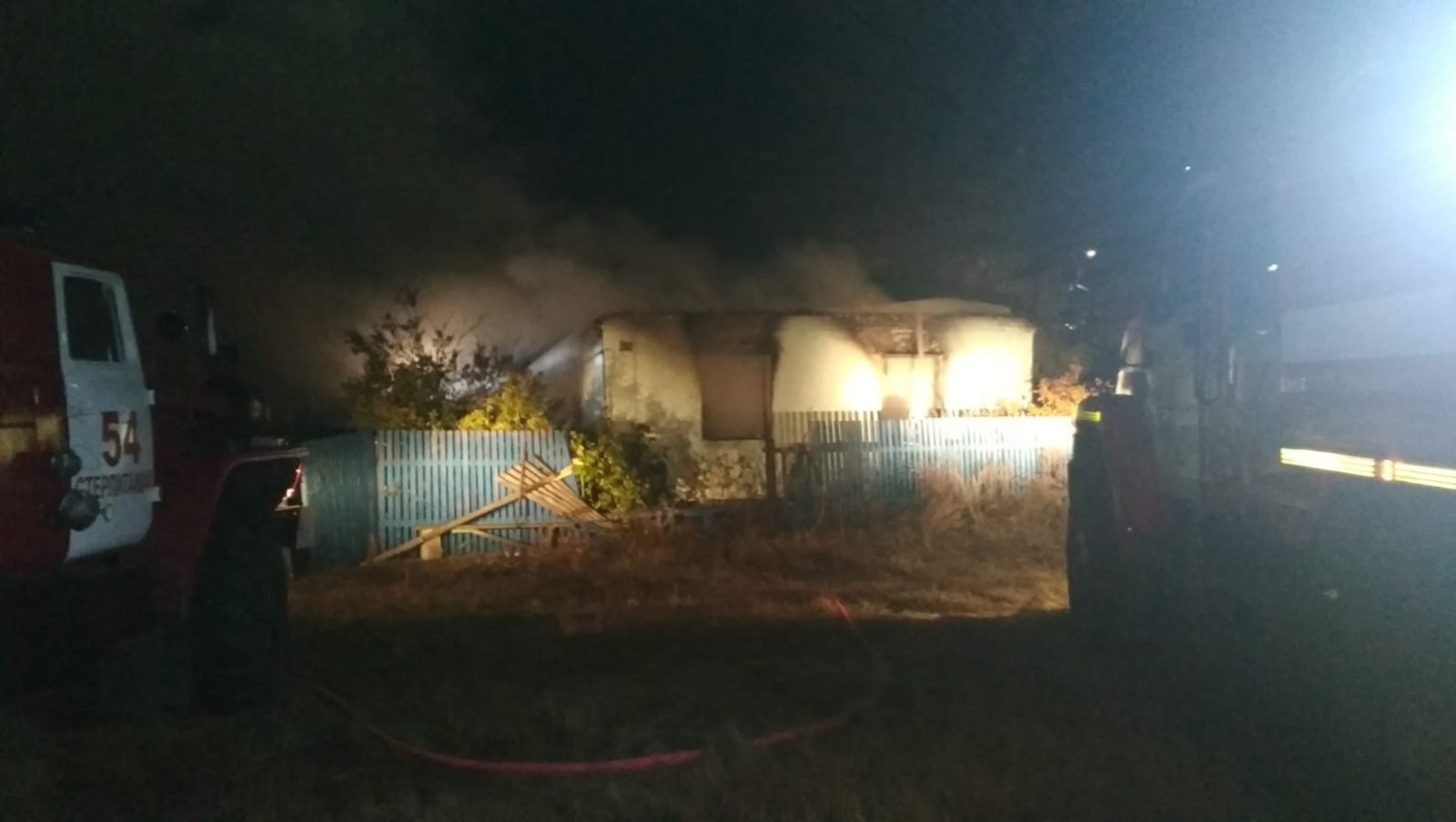 В Стерлитамакском районе Башкирии сгорел дом: погибли мужчина и женщина