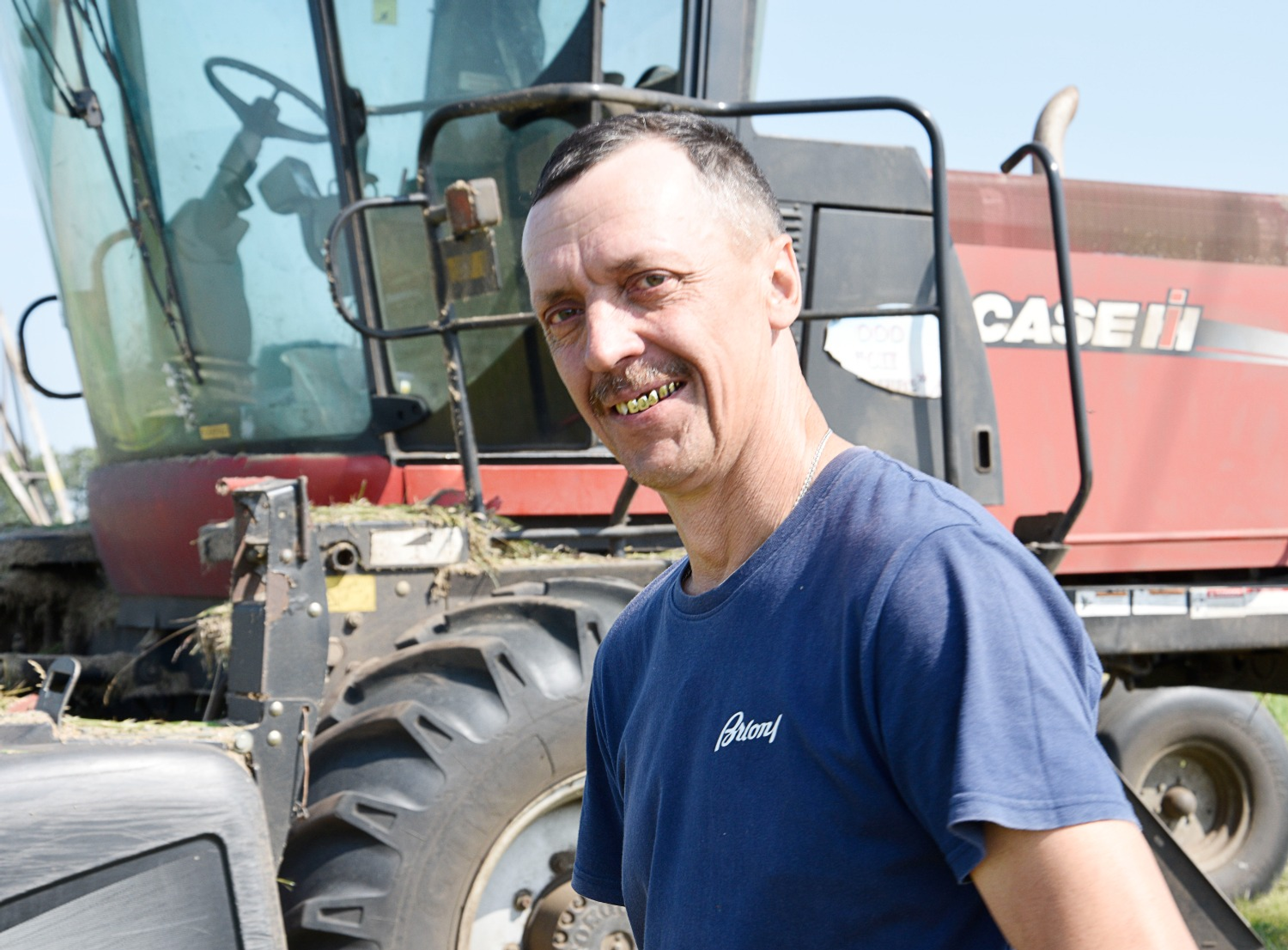 На посеве, сенокосе и уборке урожая  механизатор Виталий Зинин - среди первых.