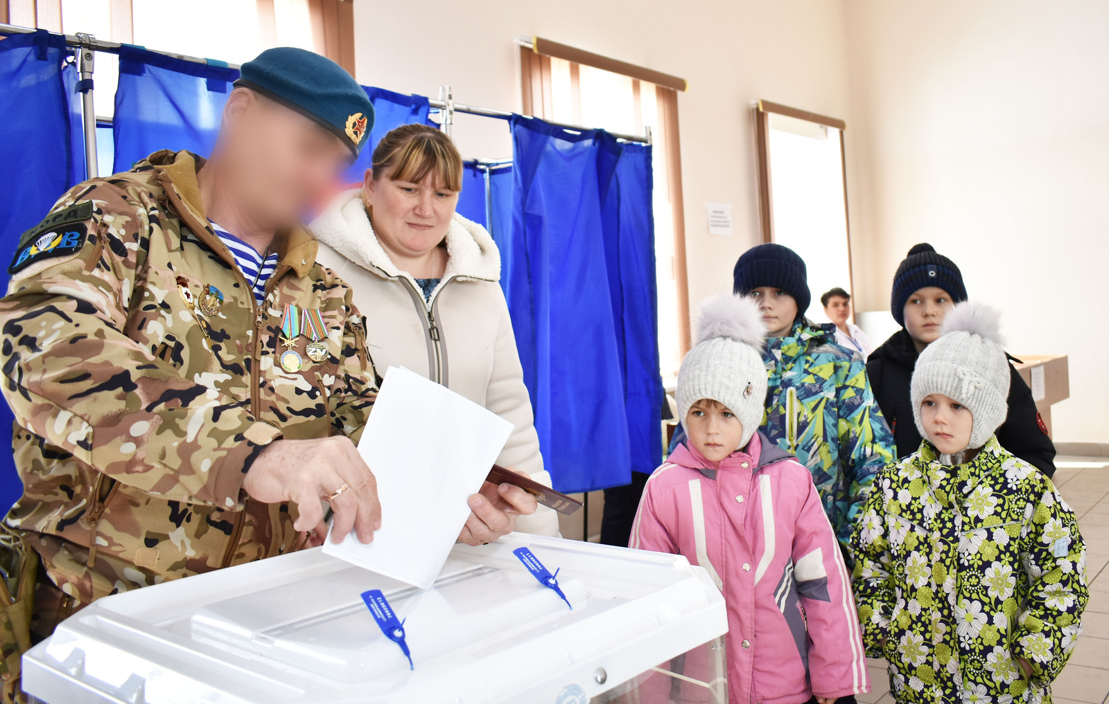 Боец СВО из Стерлитамакского района проголосовал на выборах вместе со своей семьёй