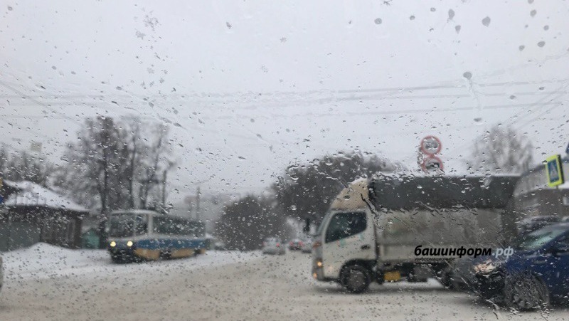 МЧС по Башкирии предупреждает об ураганном ветре и мокром снеге