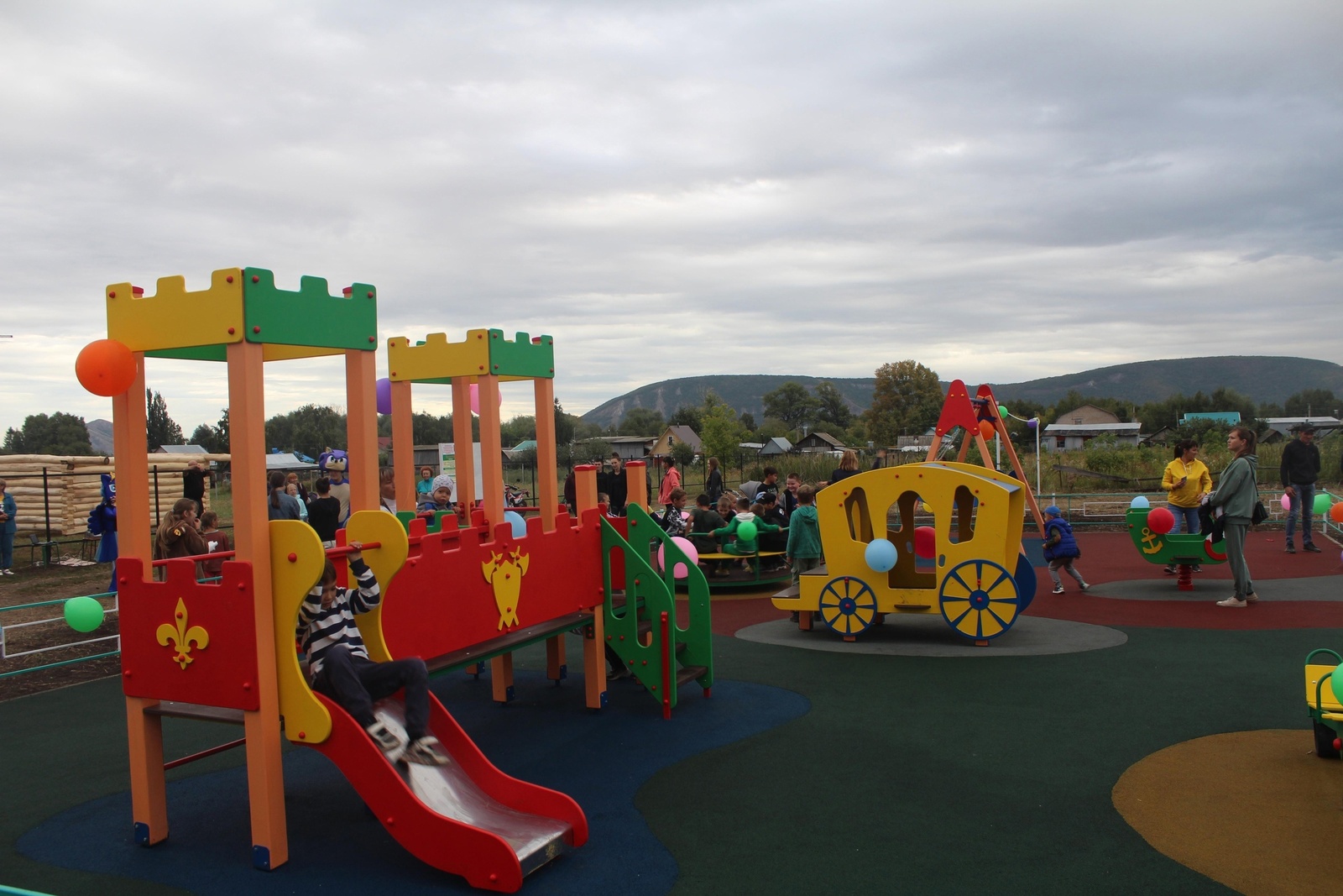 В Стерлитамакском районе состоялось открытие очередной детской площадки
