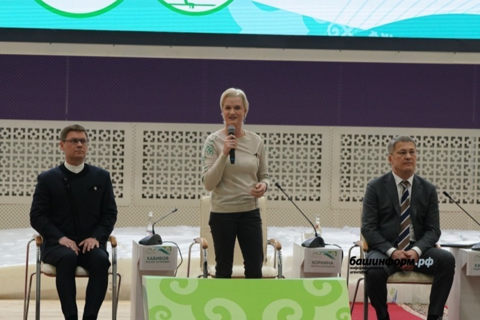 Светлана Хоркина посетила стенд Башкортостана на Петербургском экономическом форуме и высказала слова поддержки юным спортсменам