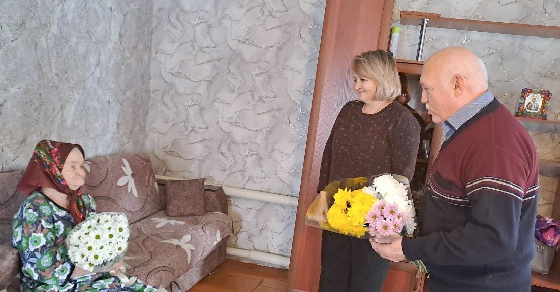 В Стерлитамакском районе отметили 90-летний юбилей Людмилы Михайловны Комисарчук