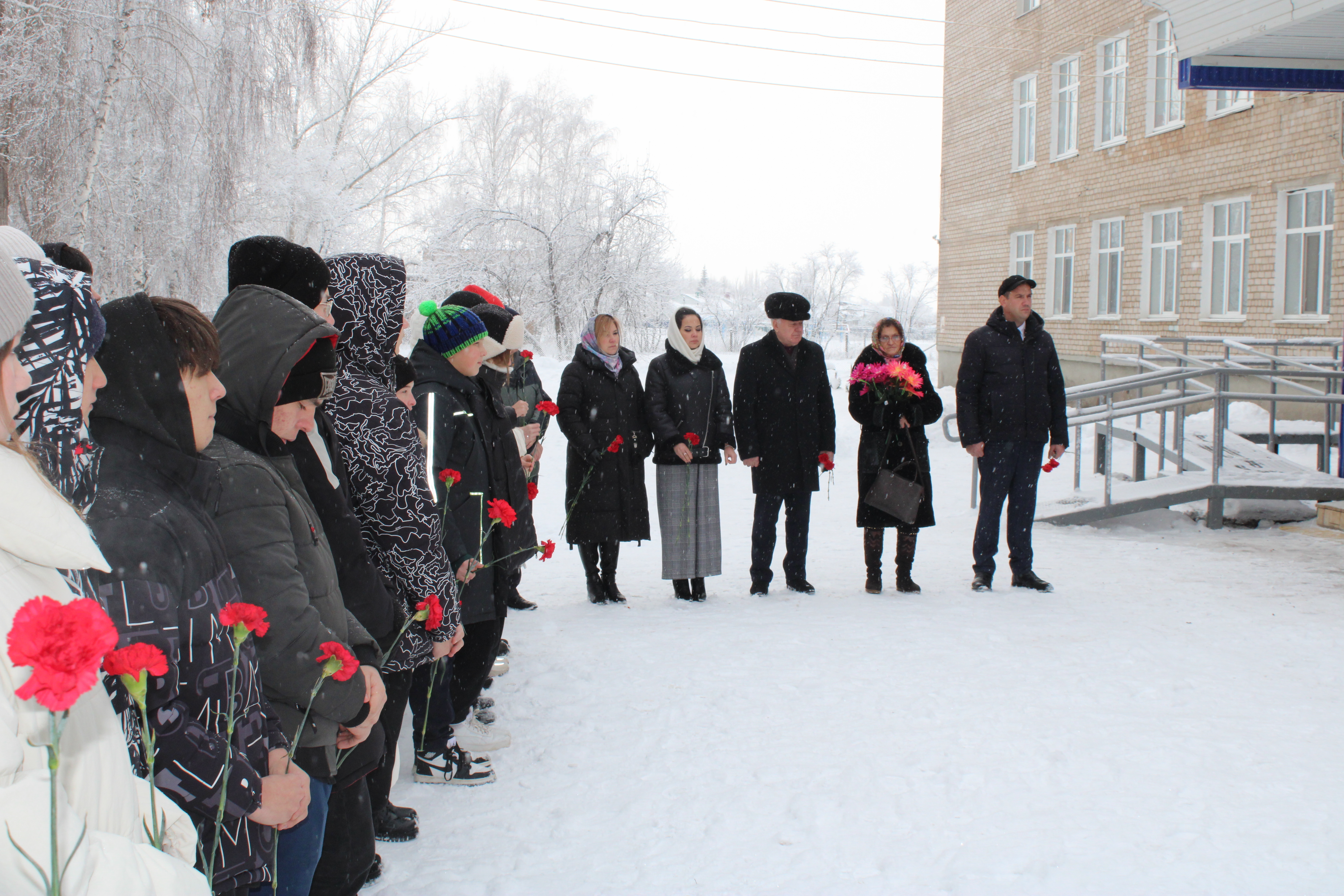 В селе Наумовка прошли памятные мероприятия в память о воинах, погибших при выполнении воинского долга в Чеченской Республике